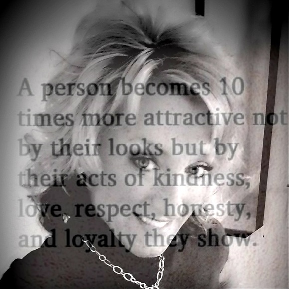 Meet your Posher, Mindy - Picture 2 of 7